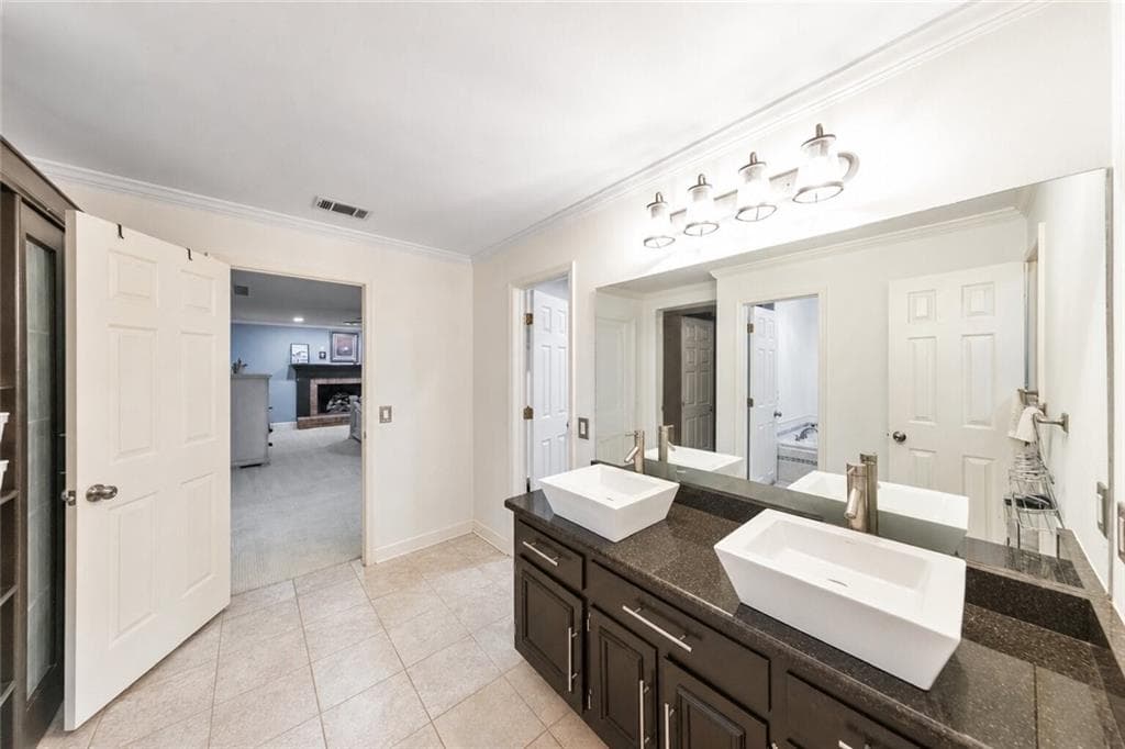 4 bedroom, 3 bathroom, 2,952 sq ft single family residence for sale at 573 N Palisades Circle, Marietta, GA 30067 — photo 6