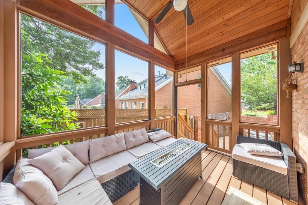 4 bedroom, 3 bathroom, 2,952 sq ft single family residence for sale at 573 N Palisades Circle, Marietta, GA 30067 — photo 2