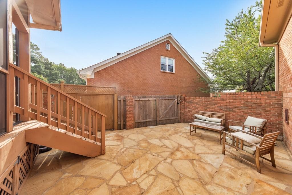 4 bedroom, 3 bathroom, 2,952 sq ft single family residence for sale at 573 N Palisades Circle, Marietta, GA 30067 — photo 7