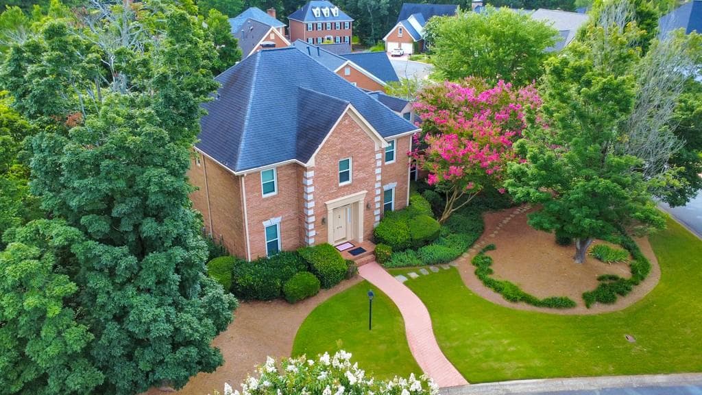 4 bedroom, 3 bathroom, 2,952 sq ft single family residence for sale at 573 N Palisades Circle, Marietta, GA 30067