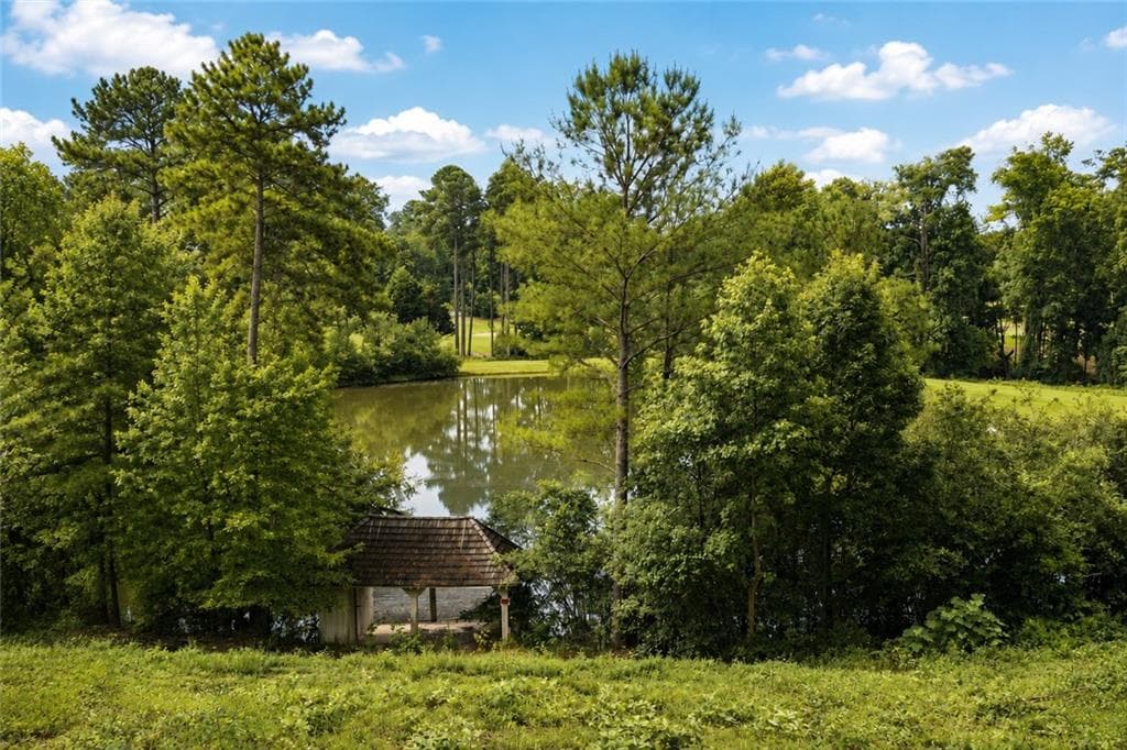 5 bedroom, 7 bathroom, 6,254 sq ft single family residence for sale at 5060 Kings Close, Milton, GA 30004 — photo 4