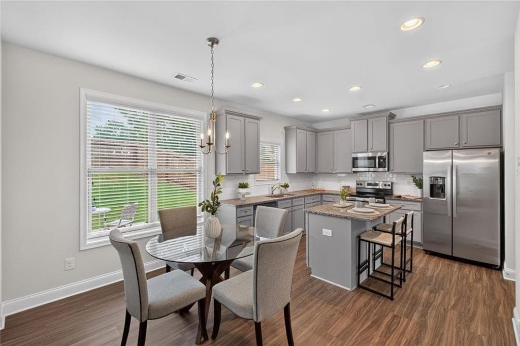 4 bedroom, 3 bathroom, 2,330 sq ft single family residence under contract at 102 Edgeview Court, Dallas, GA 30157 — photo 7