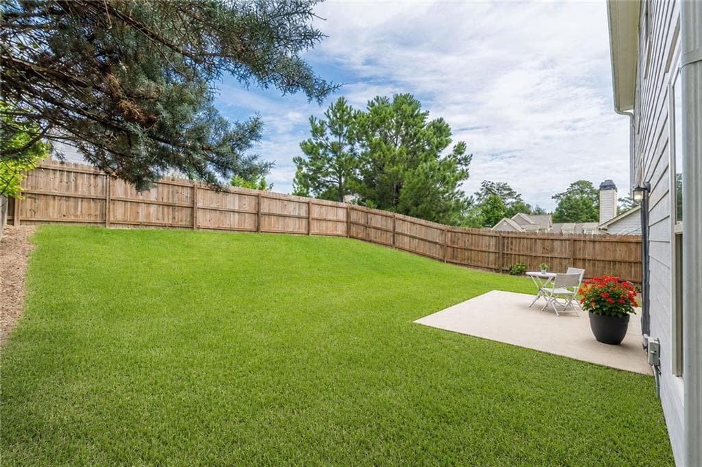 4 bedroom, 3 bathroom, 2,330 sq ft single family residence under contract at 102 Edgeview Court, Dallas, GA 30157 — photo 8