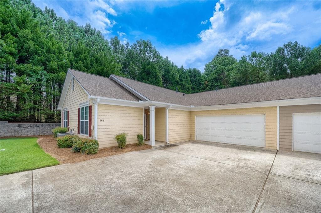 3 bedroom, 2 bathroom, 1,492 sq ft townhouse under contract at 166 Camry Lane, Grayson, GA 30017 — photo 2