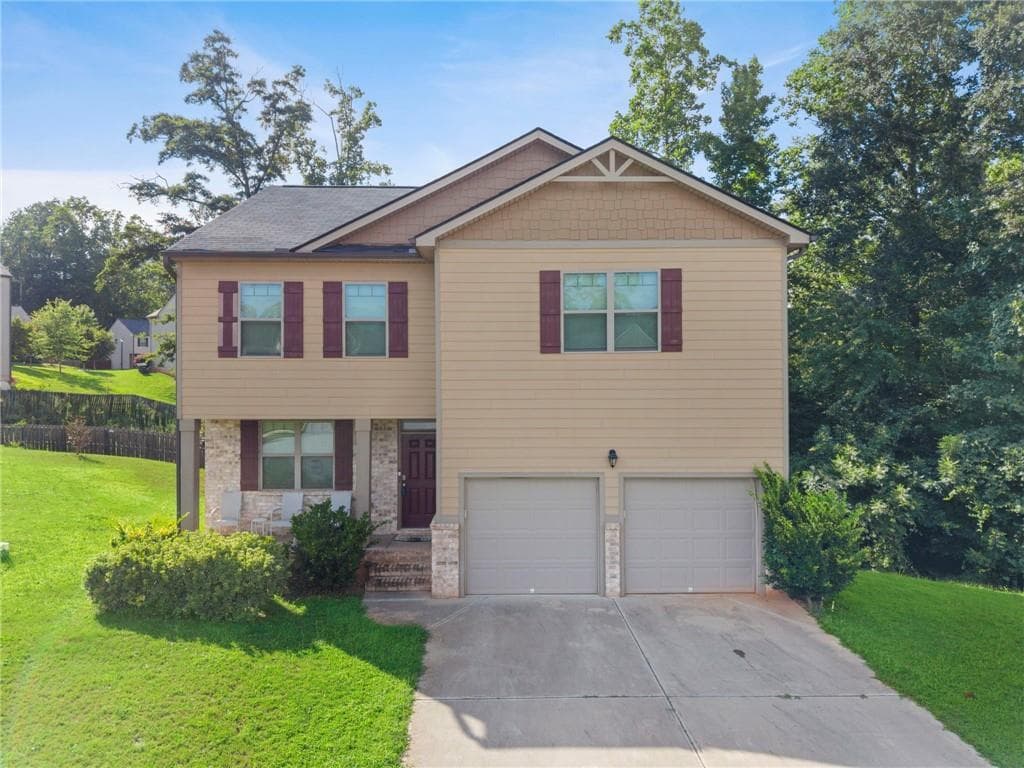 4 bedroom, 3 bathroom, 2,433 sq ft single family residence for sale at 8175 Berrywood Court, Covington, GA 30014 — photo 2