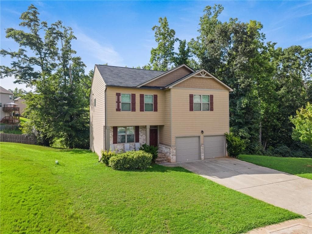 4 bedroom, 3 bathroom, 2,433 sq ft single family residence for sale at 8175 Berrywood Court, Covington, GA 30014 — photo 4