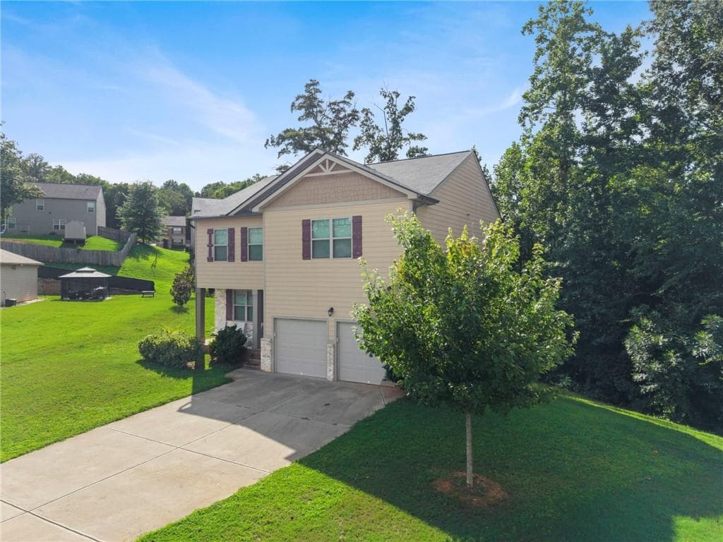 4 bedroom, 3 bathroom, 2,433 sq ft single family residence for sale at 8175 Berrywood Court, Covington, GA 30014 — photo 5