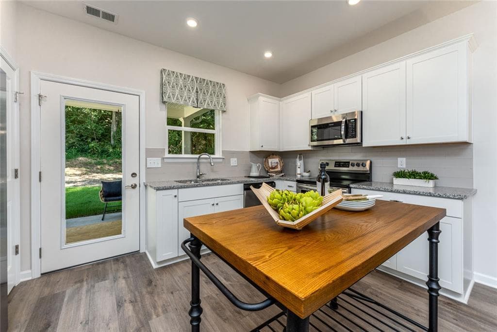 3 bedroom, 2 bathroom, 1,300 sq ft single family residence for sale at 473 Fair Oak Lane, Calhoun, GA 30701 — photo 8