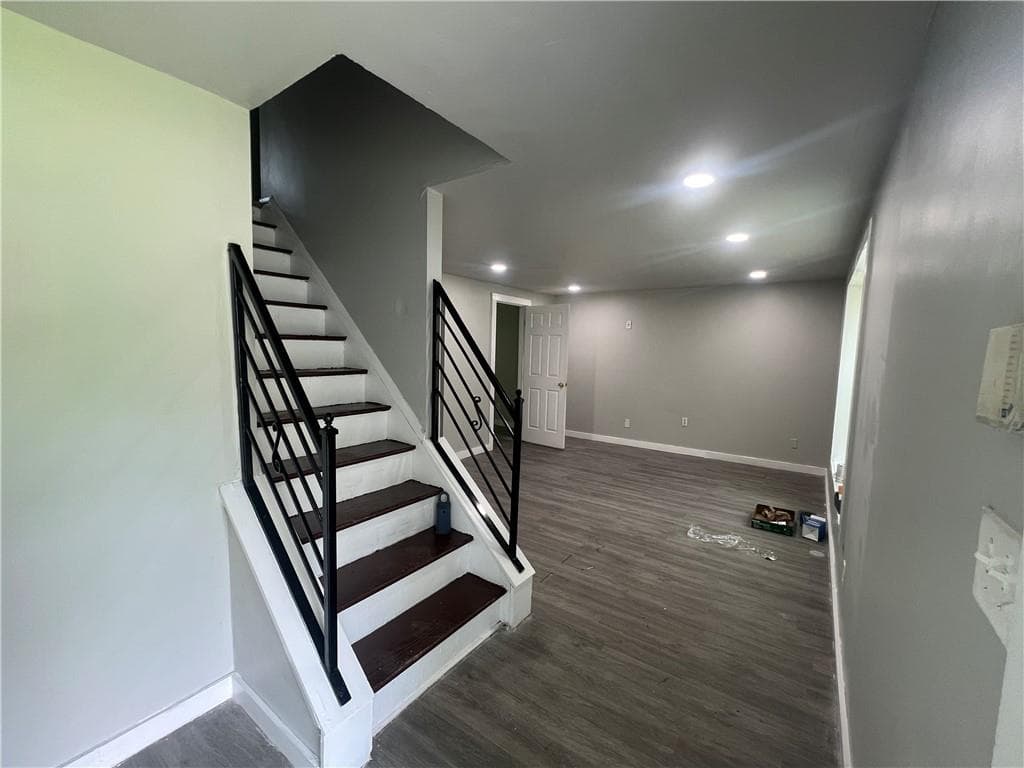 5 bedroom, 4 bathroom, 2,044 sq ft single family residence for sale at 4304 Village Square Lane, Stone Mountain, GA 30083 — photo 2