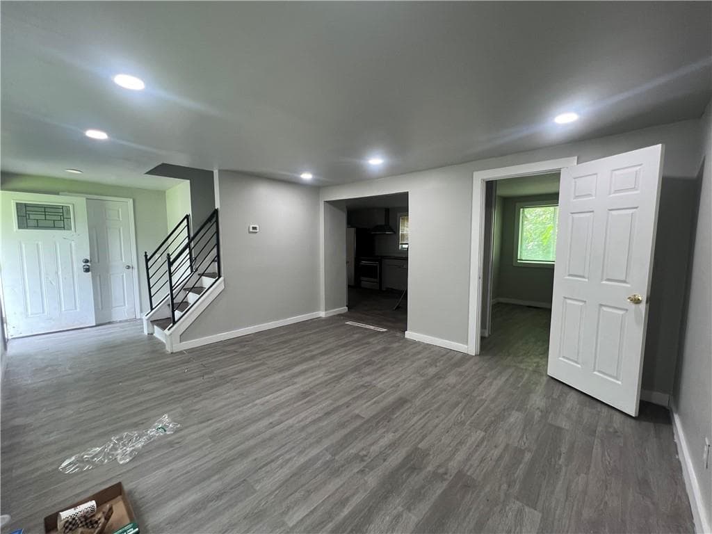 5 bedroom, 4 bathroom, 2,044 sq ft single family residence for sale at 4304 Village Square Lane, Stone Mountain, GA 30083 — photo 3