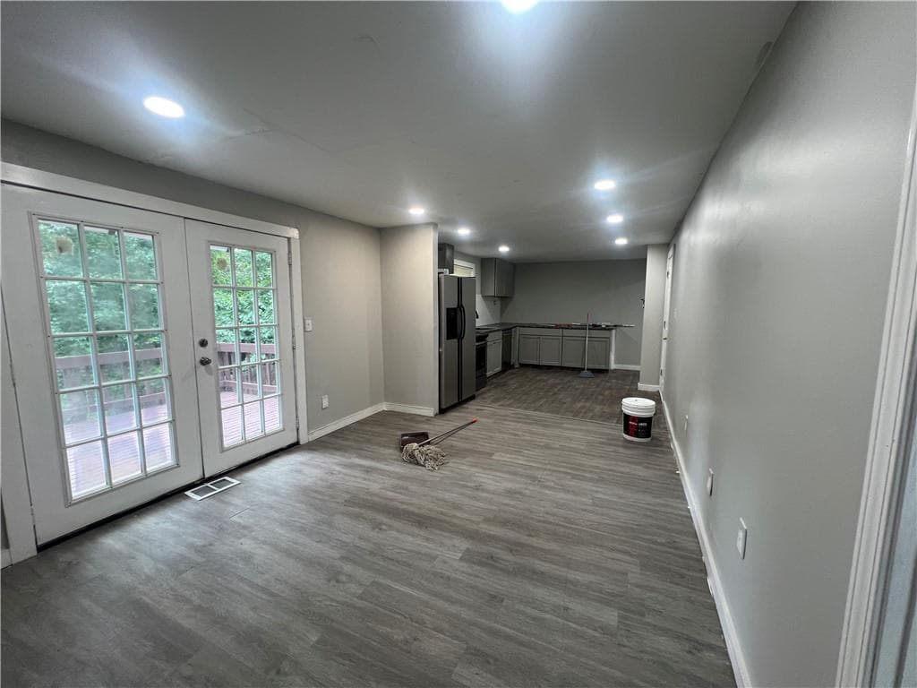 5 bedroom, 4 bathroom, 2,044 sq ft single family residence for sale at 4304 Village Square Lane, Stone Mountain, GA 30083 — photo 7