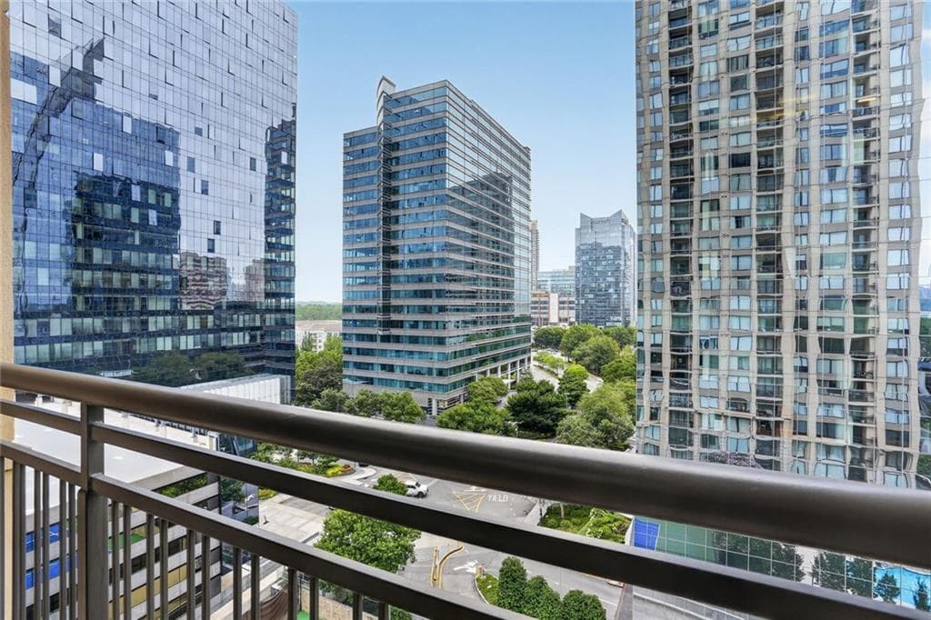 1 bedroom, 1 bathroom, 880 sq ft condominium for sale at 3445 Stratford Road 1105, Atlanta, GA 30326 — photo 2