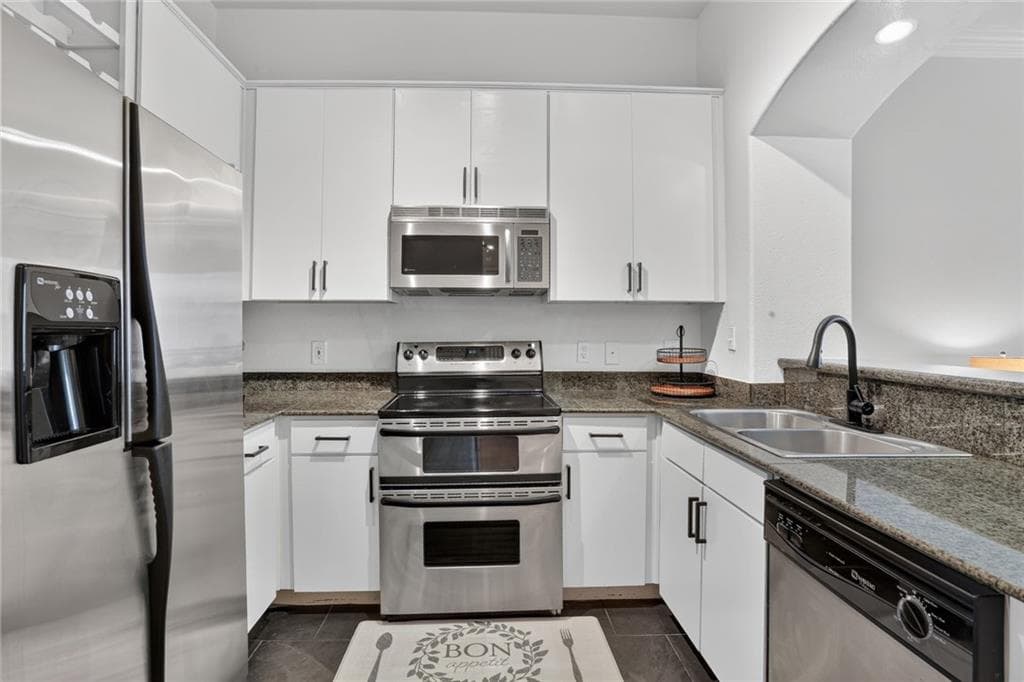 1 bedroom, 1 bathroom, 880 sq ft condominium for sale at 3445 Stratford Road 1105, Atlanta, GA 30326 — photo 6