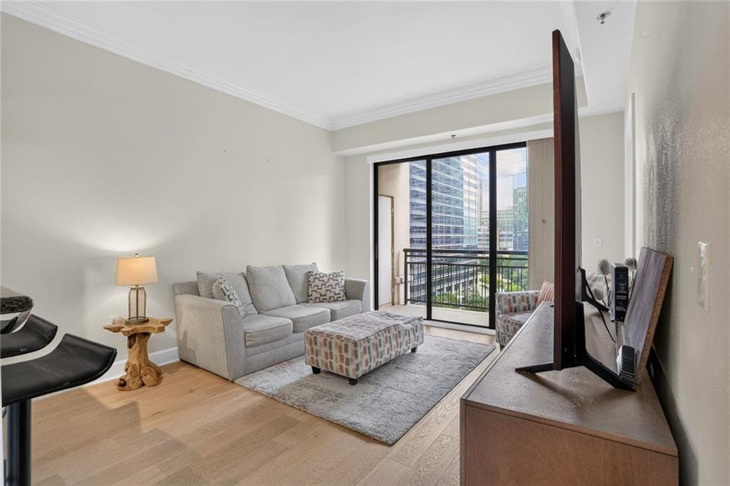 1 bedroom, 1 bathroom, 880 sq ft condominium for sale at 3445 Stratford Road 1105, Atlanta, GA 30326 — photo 9