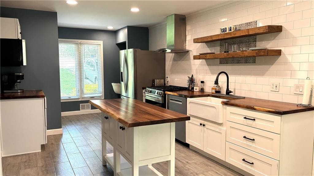 4 bedroom, 3 bathroom, 3,320 sq ft single family residence under contract at 310 Saddle Creek Circle, Roswell, GA 30076 — photo 5