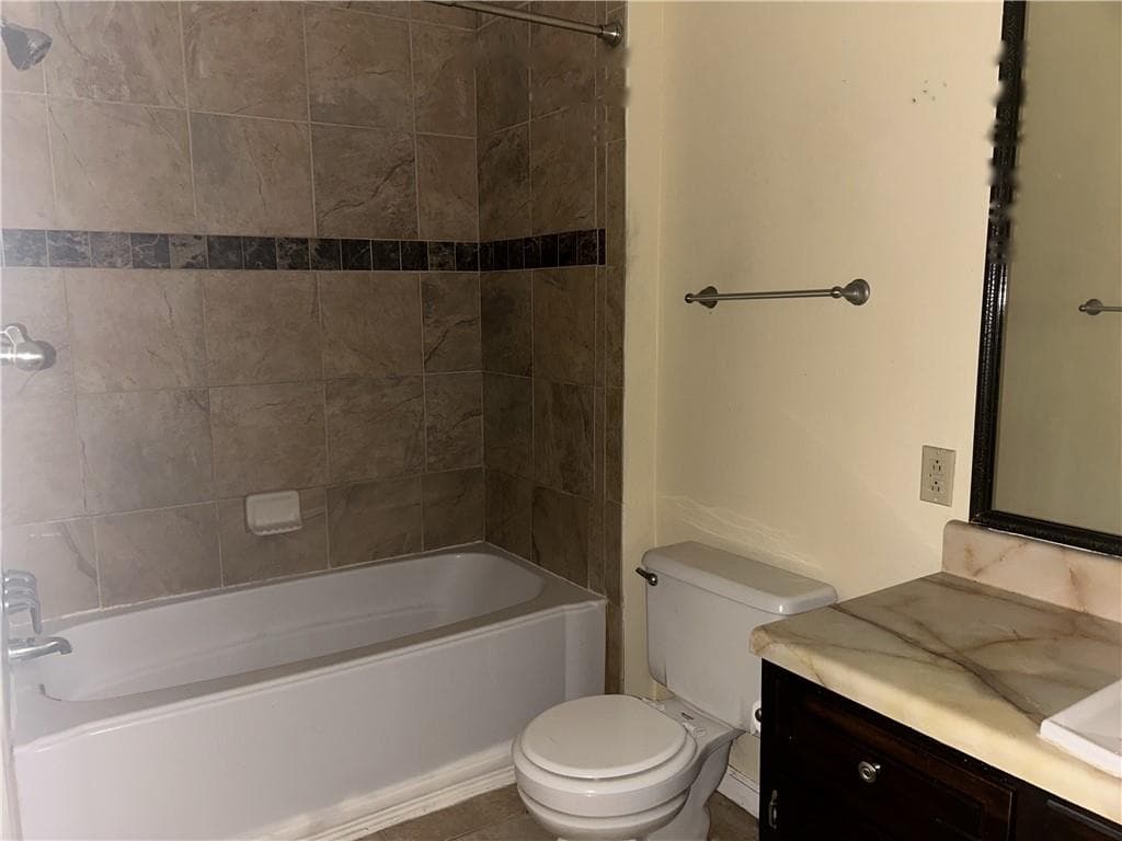 3 bedroom, 2 bathroom, 1,308 sq ft single family residence under contract at 667 King Road, Stone Mountain, GA 30088 — photo 8