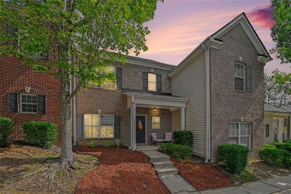3 bedroom, 3 bathroom, 1,276 sq ft townhouse for sale at 2555 Flat Shoals Road 2802, Atlanta, GA 30349