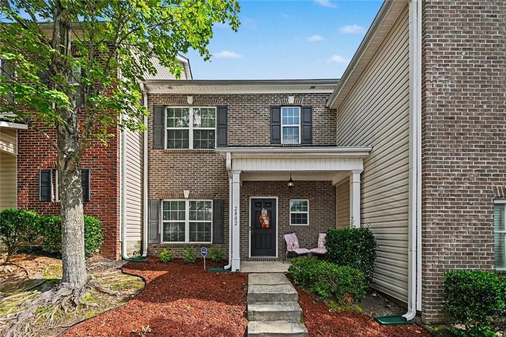 3 bedroom, 3 bathroom, 1,276 sq ft townhouse for sale at 2555 Flat Shoals Road 2802, Atlanta, GA 30349 — photo 2
