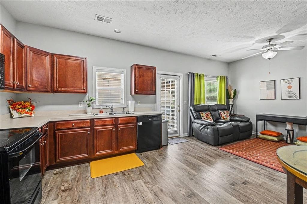 3 bedroom, 3 bathroom, 1,276 sq ft townhouse for sale at 2555 Flat Shoals Road 2802, Atlanta, GA 30349 — photo 8