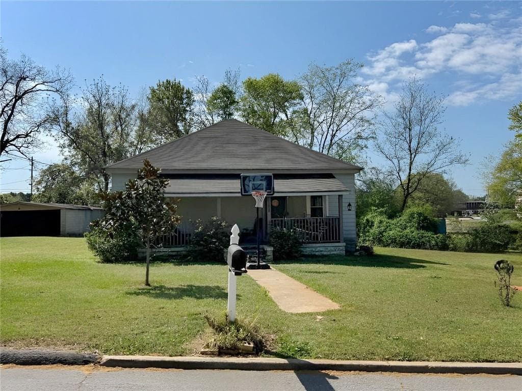 3 bedroom, 1 bathroom, 1,408 sq ft single family residence for sale at 5158 Wheat Street, Covington, GA 30014