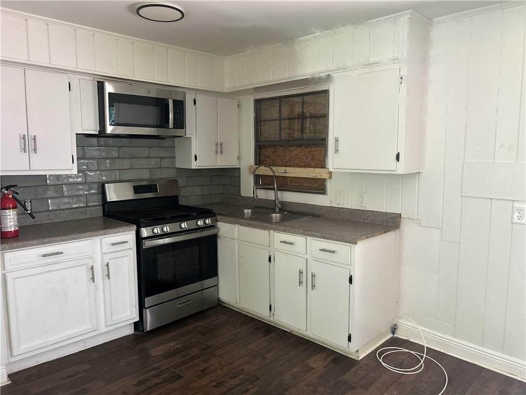 3 bedroom, 2 bathroom, 1,100 sq ft single family residence for sale at 2740 Santa Barbara Drive, Atlanta, GA 30318 — photo 2