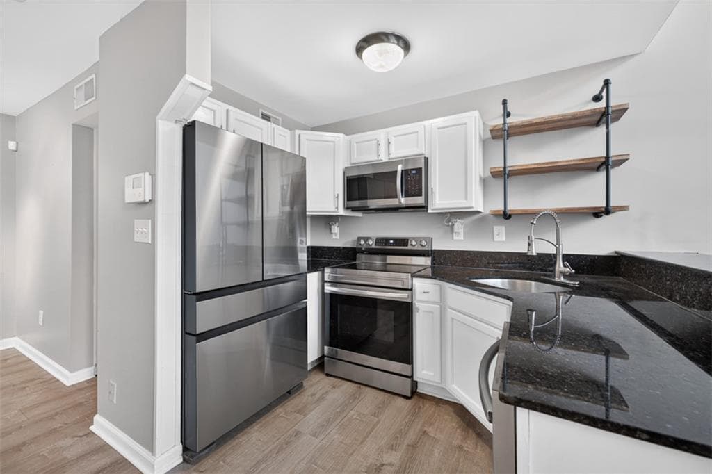 1 bedroom, 2 bathroom condominium for rent at 1031 State Street 209, Atlanta, GA 30318 for $2,500 a month — photo 10