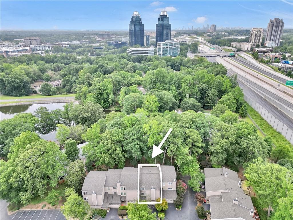 3 bedroom, 4 bathroom, 2,446 sq ft condominium for sale at 60 Basswood Circle, Sandy Springs, GA 30328 — photo 4