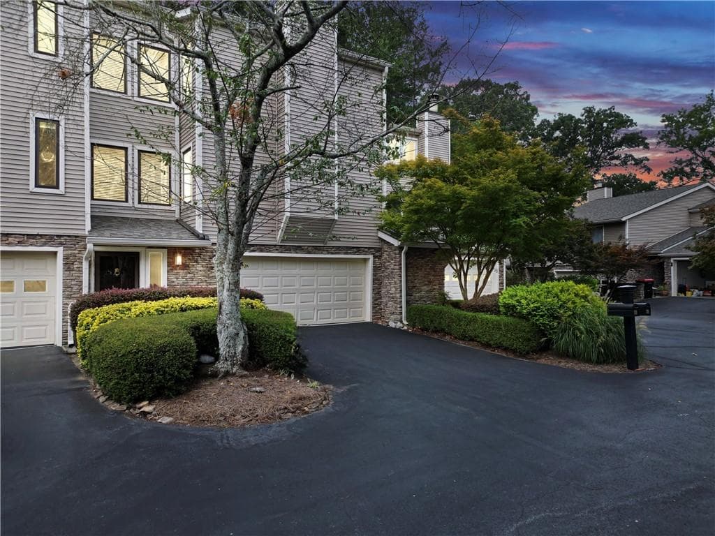 3 bedroom, 4 bathroom, 2,446 sq ft condominium for sale at 60 Basswood Circle, Sandy Springs, GA 30328 — photo 5