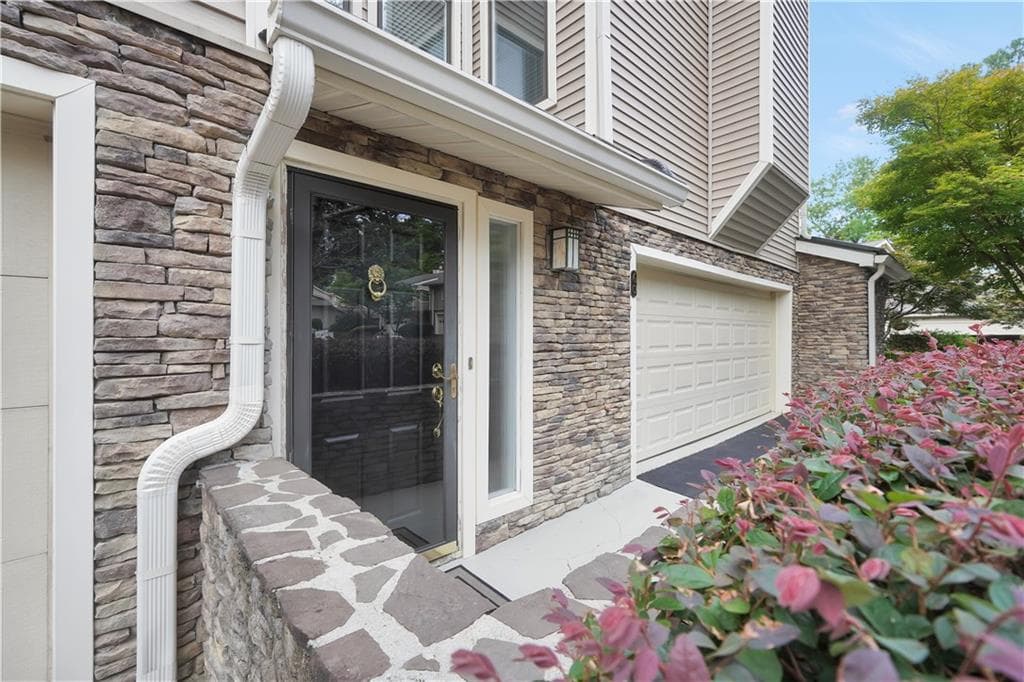 3 bedroom, 4 bathroom, 2,446 sq ft condominium for sale at 60 Basswood Circle, Sandy Springs, GA 30328 — photo 8