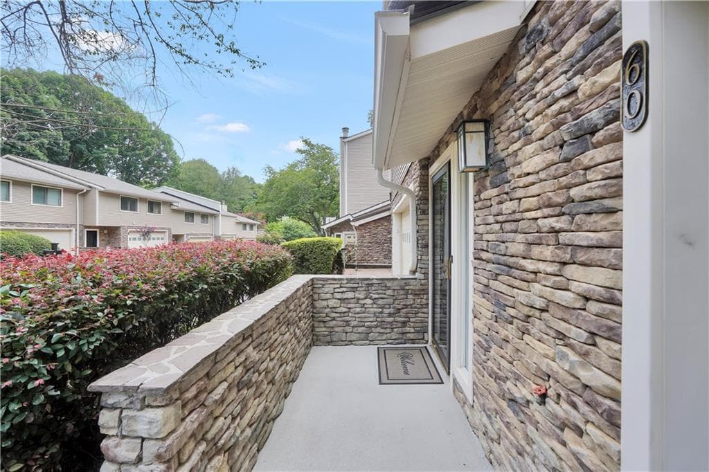 3 bedroom, 4 bathroom, 2,446 sq ft condominium for sale at 60 Basswood Circle, Sandy Springs, GA 30328 — photo 9