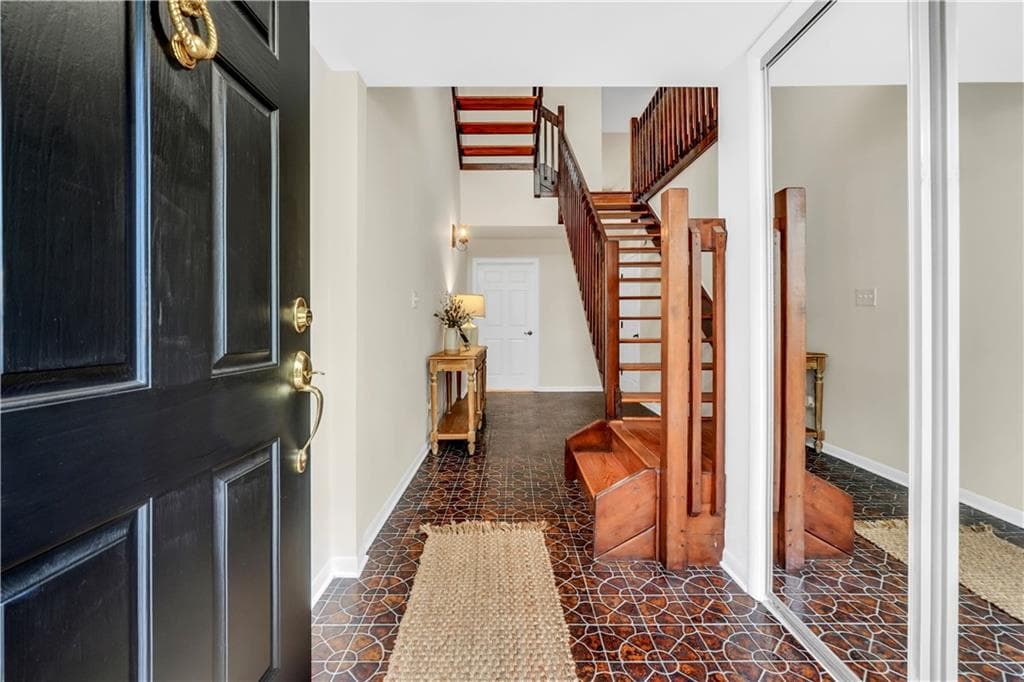 3 bedroom, 4 bathroom, 2,446 sq ft condominium for sale at 60 Basswood Circle, Sandy Springs, GA 30328 — photo 10