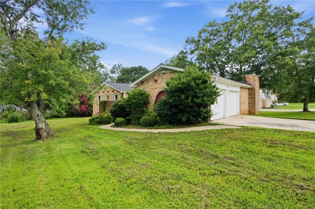 3 bedroom, 3 bathroom, 1,775 sq ft single family residence for sale at 8007 Sonja Drive, Jonesboro, GA 30236 — photo 2