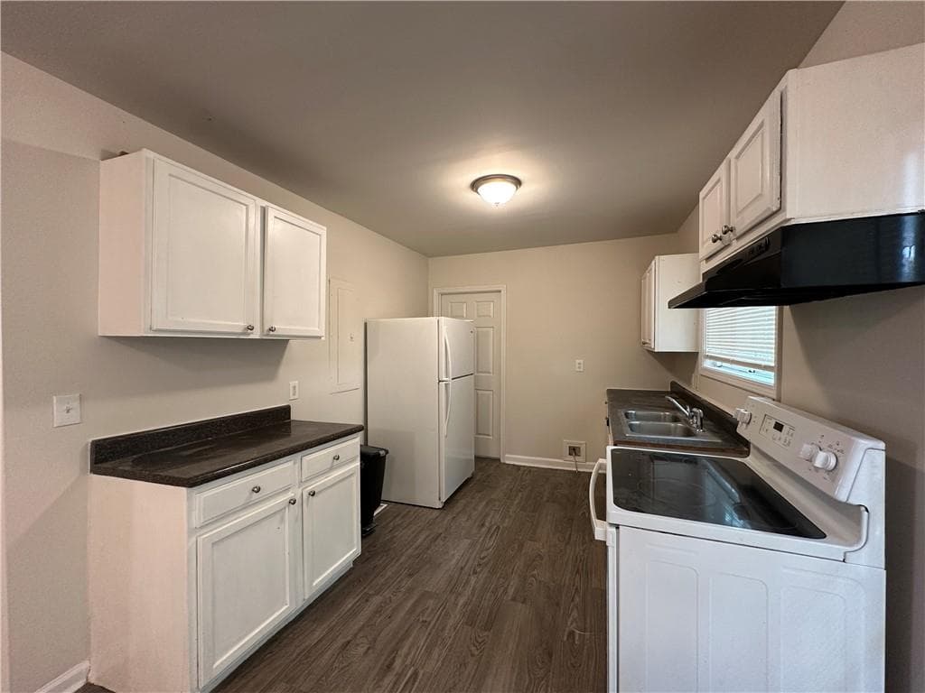 4 bedroom, 3 bathroom, 1,760 sq ft single family residence for sale at 939 Arden Avenue, Atlanta, GA 30310 — photo 4