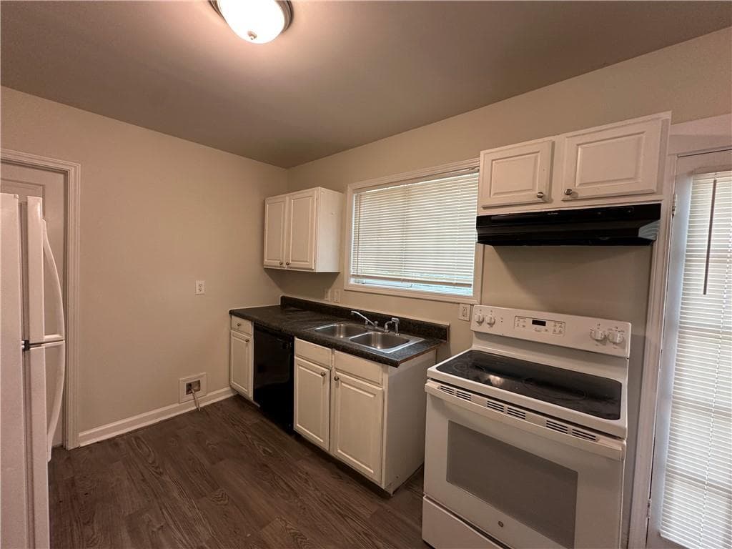 4 bedroom, 3 bathroom, 1,760 sq ft single family residence for sale at 939 Arden Avenue, Atlanta, GA 30310 — photo 5