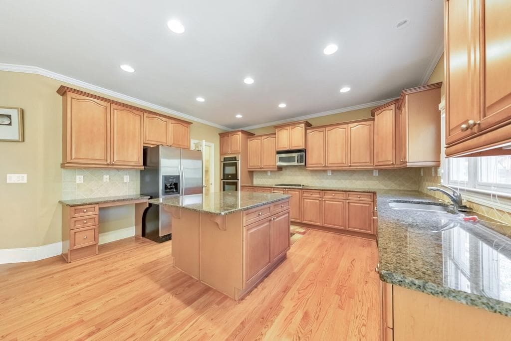 6 bedroom, 5 bathroom, 6,205 sq ft single family residence for sale at 3161 Willowstone Drive, Duluth, GA 30096 — photo 4