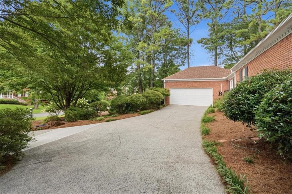 3 bedroom, 3 bathroom, 2,600 sq ft single family residence under contract at 2032 Signal Ridge Chase, Kennesaw, GA 30152 — photo 4