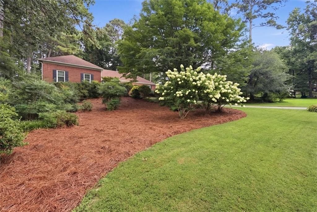 3 bedroom, 3 bathroom, 2,600 sq ft single family residence under contract at 2032 Signal Ridge Chase, Kennesaw, GA 30152 — photo 7