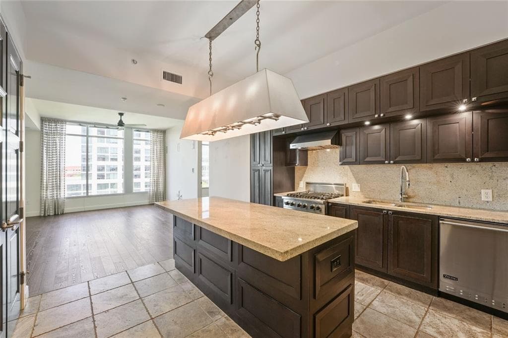 2 bedroom, 3 bathroom, 1,189 sq ft condominium for sale at 1820 Peachtree Street 811, Atlanta, GA 30309 — photo 9