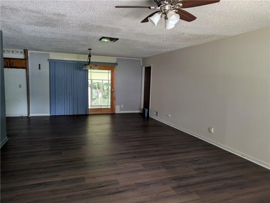 3 bedroom, 2 bathroom, 1,587 sq ft single family residence for sale at 2073 Beechwood Drive, Conyers, GA 30013 — photo 7