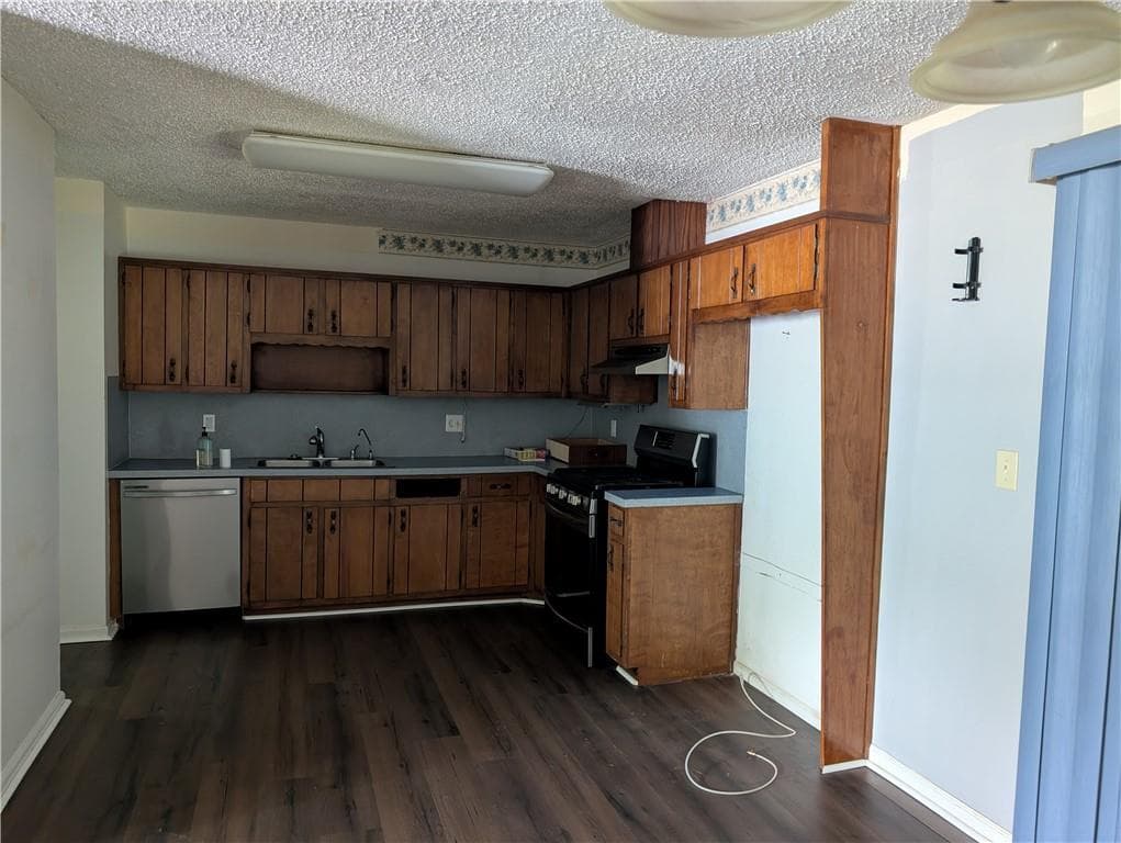 3 bedroom, 2 bathroom, 1,587 sq ft single family residence for sale at 2073 Beechwood Drive, Conyers, GA 30013 — photo 9