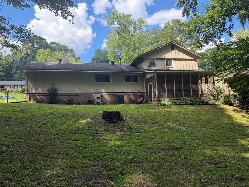 3 bedroom, 2 bathroom, 1,582 sq ft single family residence under contract at 4292 Cedar Ridge Trail, Stone Mountain, GA 30083 — photo 2