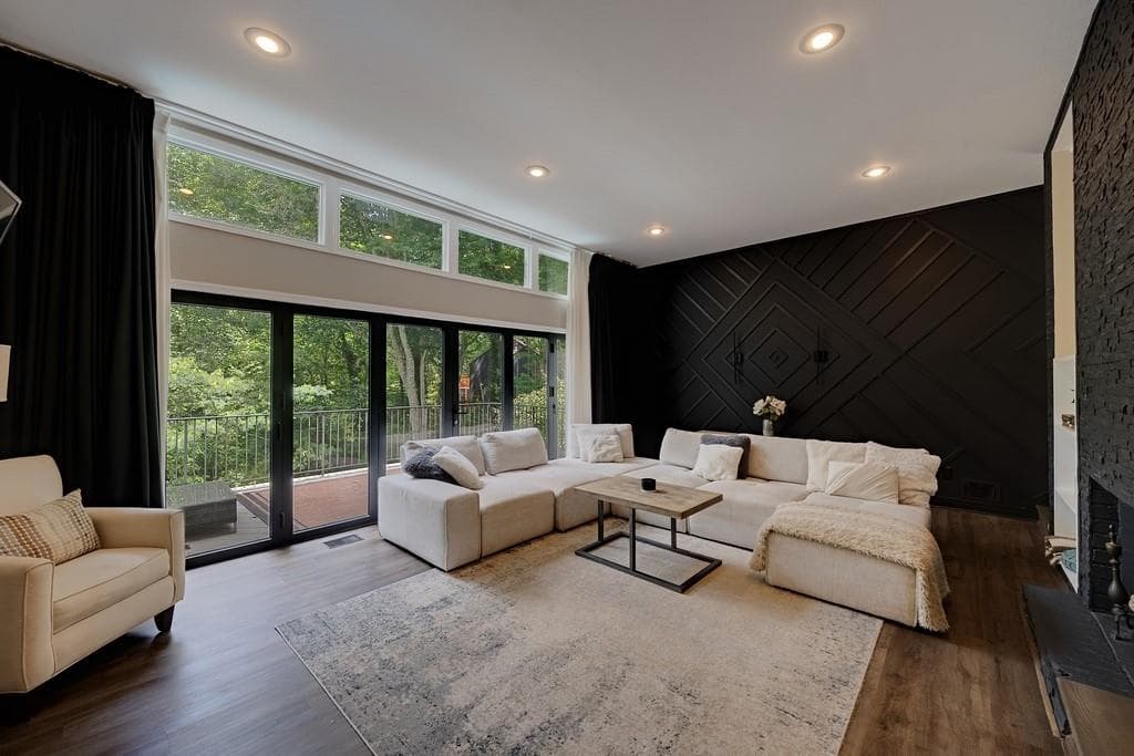 5 bedroom, 4 bathroom, 4,818 sq ft single family residence under contract at 305 River Knoll Drive, Sandy Springs, GA 30328 — photo 6