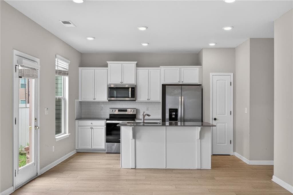 4 bedroom, 3 bathroom, 2,000 sq ft single family residence under contract at 11967 Brightside Parkway, Hampton, GA 30228 — photo 8