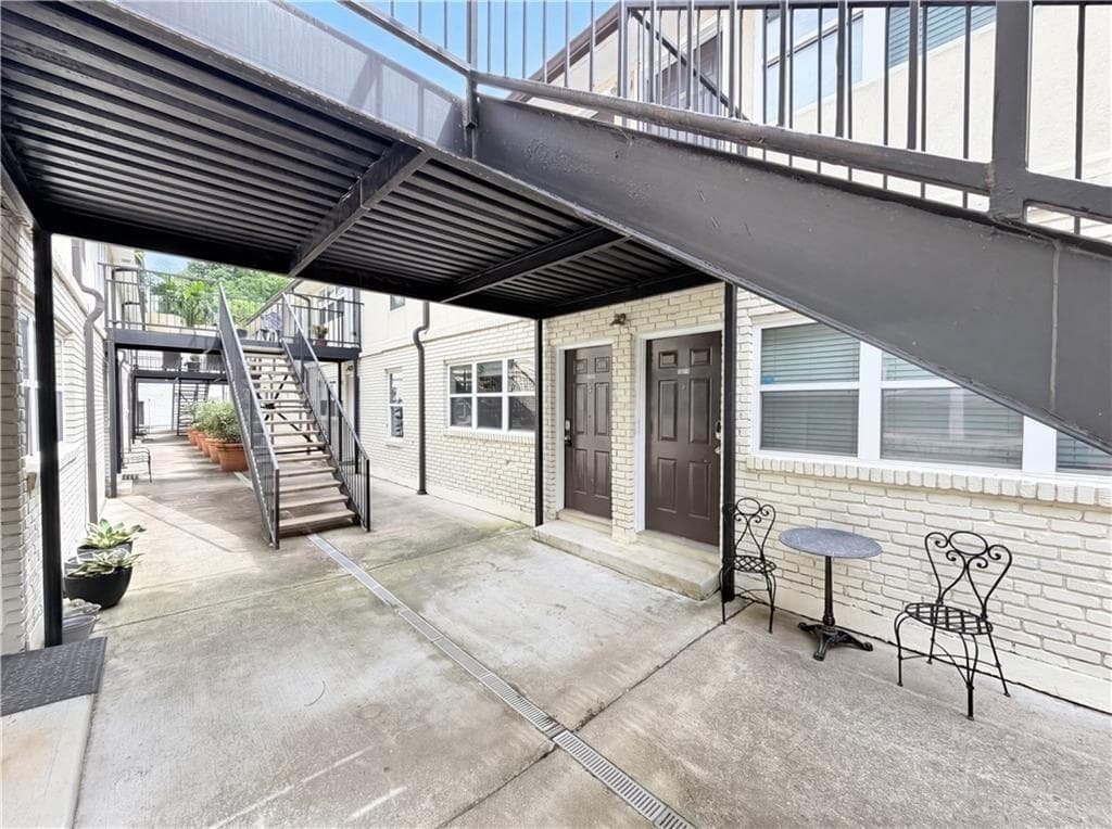 2 bedroom, 1 bathroom, 753 sq ft condominium for rent at 48 Peachtree Avenue 213, Atlanta, GA 30305 for $1,700 a month — photo 2