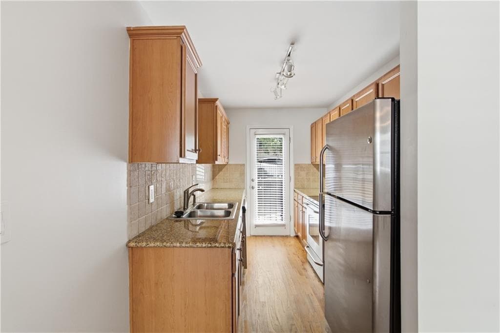 2 bedroom, 1 bathroom, 753 sq ft condominium for rent at 48 Peachtree Avenue 213, Atlanta, GA 30305 for $1,700 a month — photo 8