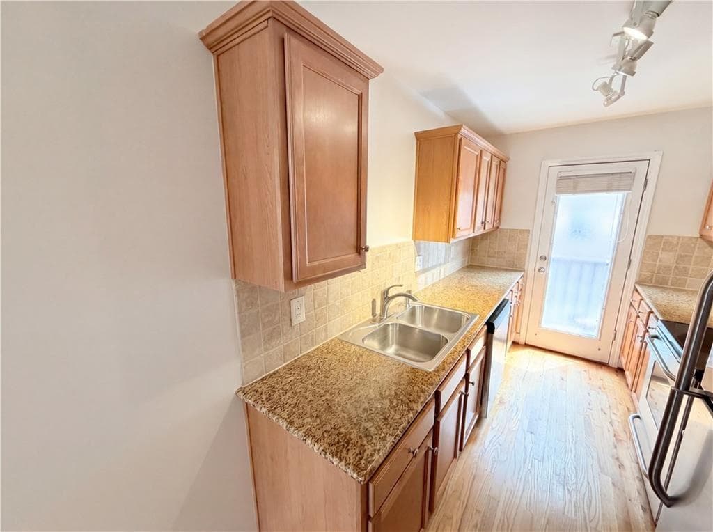 2 bedroom, 1 bathroom, 753 sq ft condominium for rent at 48 Peachtree Avenue 213, Atlanta, GA 30305 for $1,700 a month — photo 9