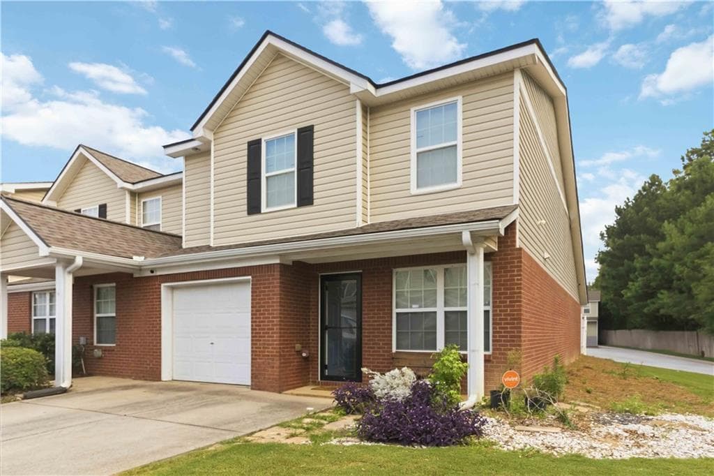 3 bedroom, 3 bathroom, 2,049 sq ft townhouse for sale at 342 Tara Commons Circle, Loganville, GA 30052 — photo 1 of 35