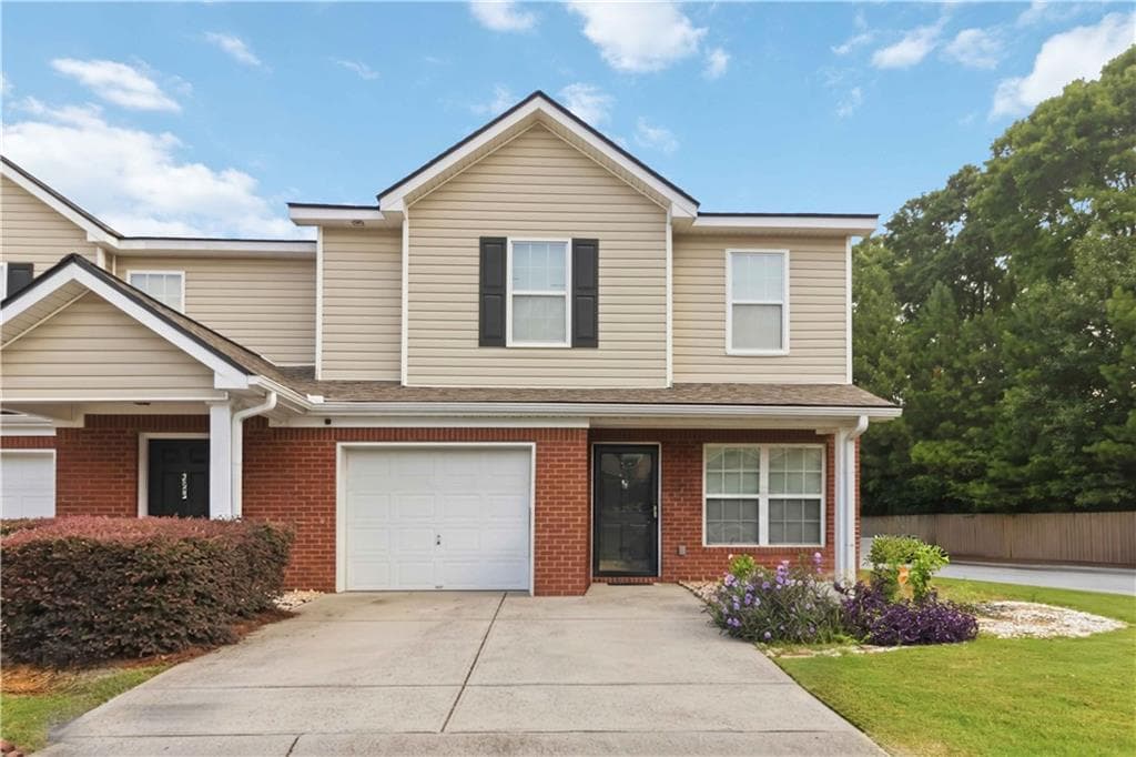 3 bedroom, 3 bathroom, 2,049 sq ft townhouse for sale at 342 Tara Commons Circle, Loganville, GA 30052 — photo 2