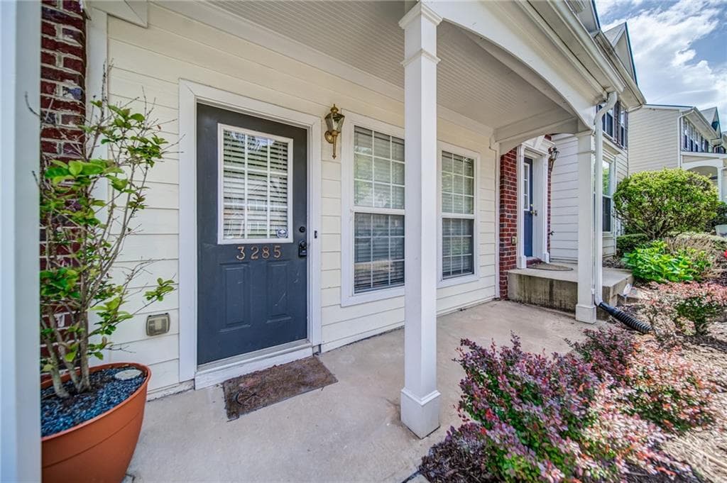 2 bedroom, 3 bathroom, 1,296 sq ft townhouse for rent at 3285 Hidden Cove Circle, Peachtree Corners, GA 30092 for $1,950 a month — photo 2