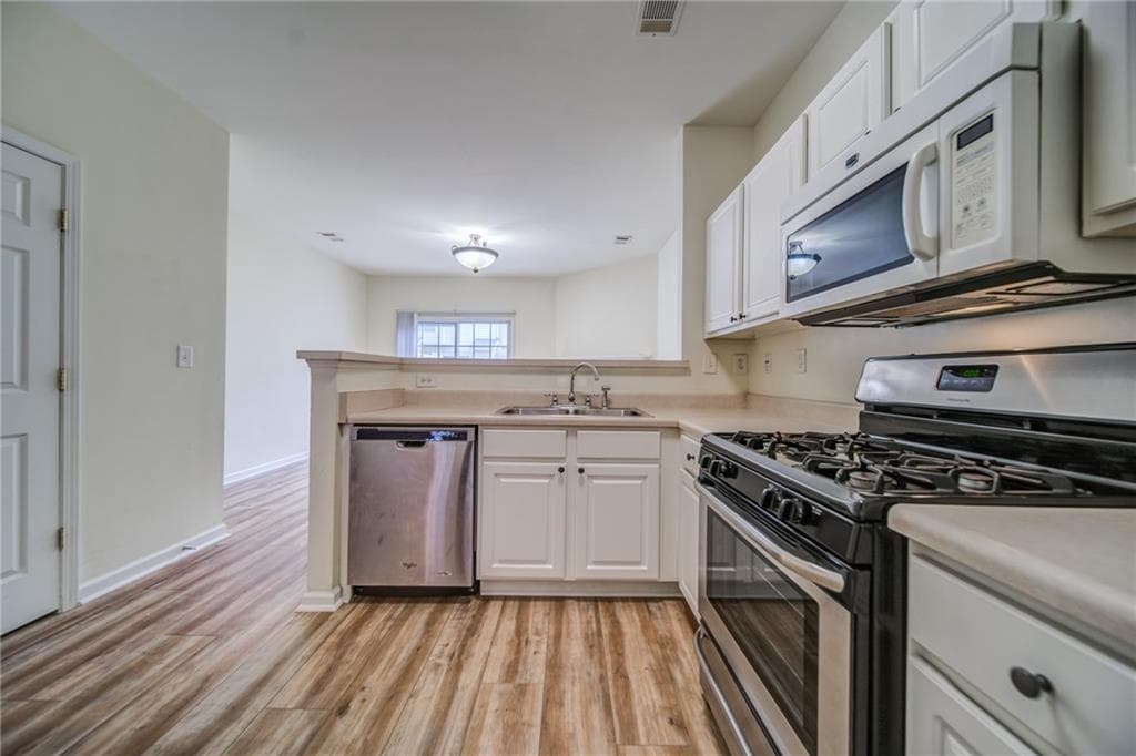 2 bedroom, 3 bathroom, 1,296 sq ft townhouse for rent at 3285 Hidden Cove Circle, Peachtree Corners, GA 30092 for $1,950 a month — photo 10